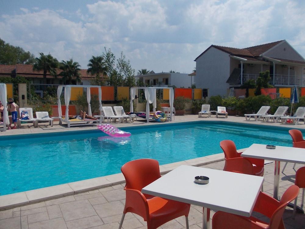 Kavos Central Gardens Exterior photo