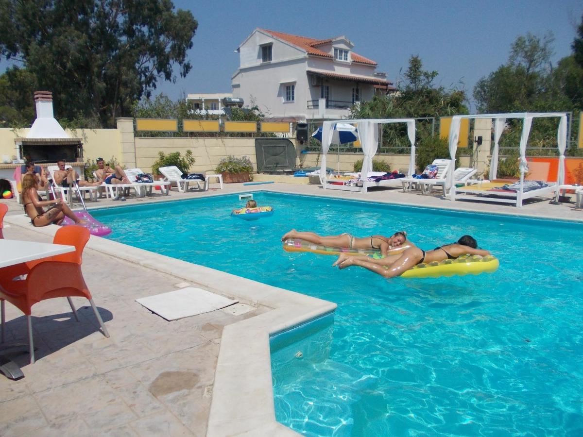 Kavos Central Gardens Exterior photo