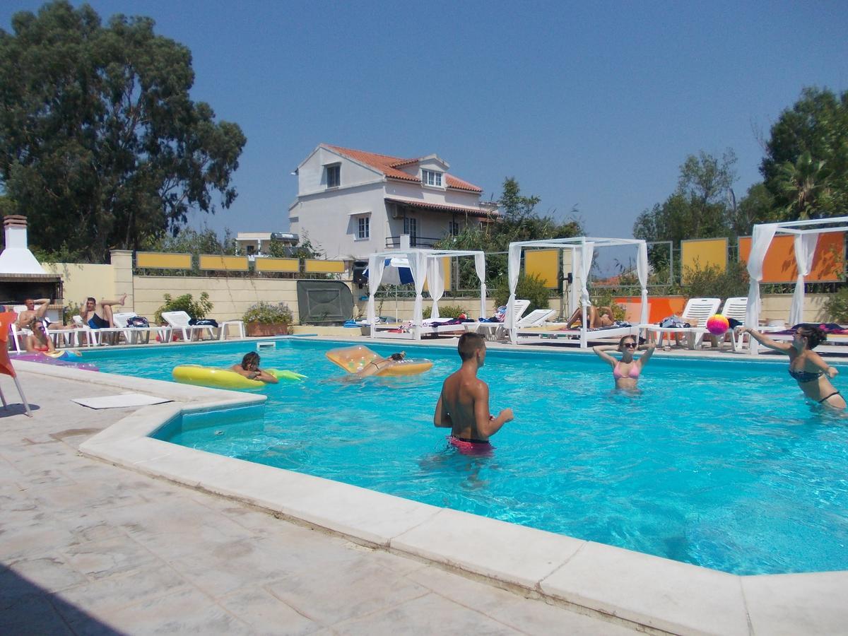 Kavos Central Gardens Exterior photo